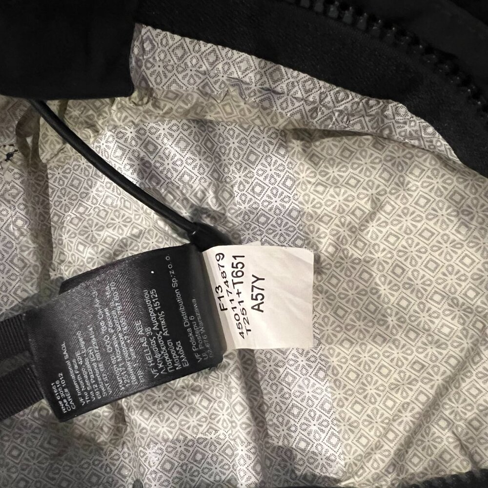 North Face Women's Rain Jacket - Picture 6 of 7